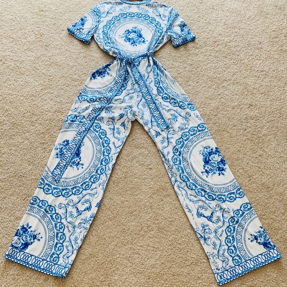 🔥❤️🔥Must have Jumpsuit-NWT-Fitted top/wide leg - Picture 4 of 5